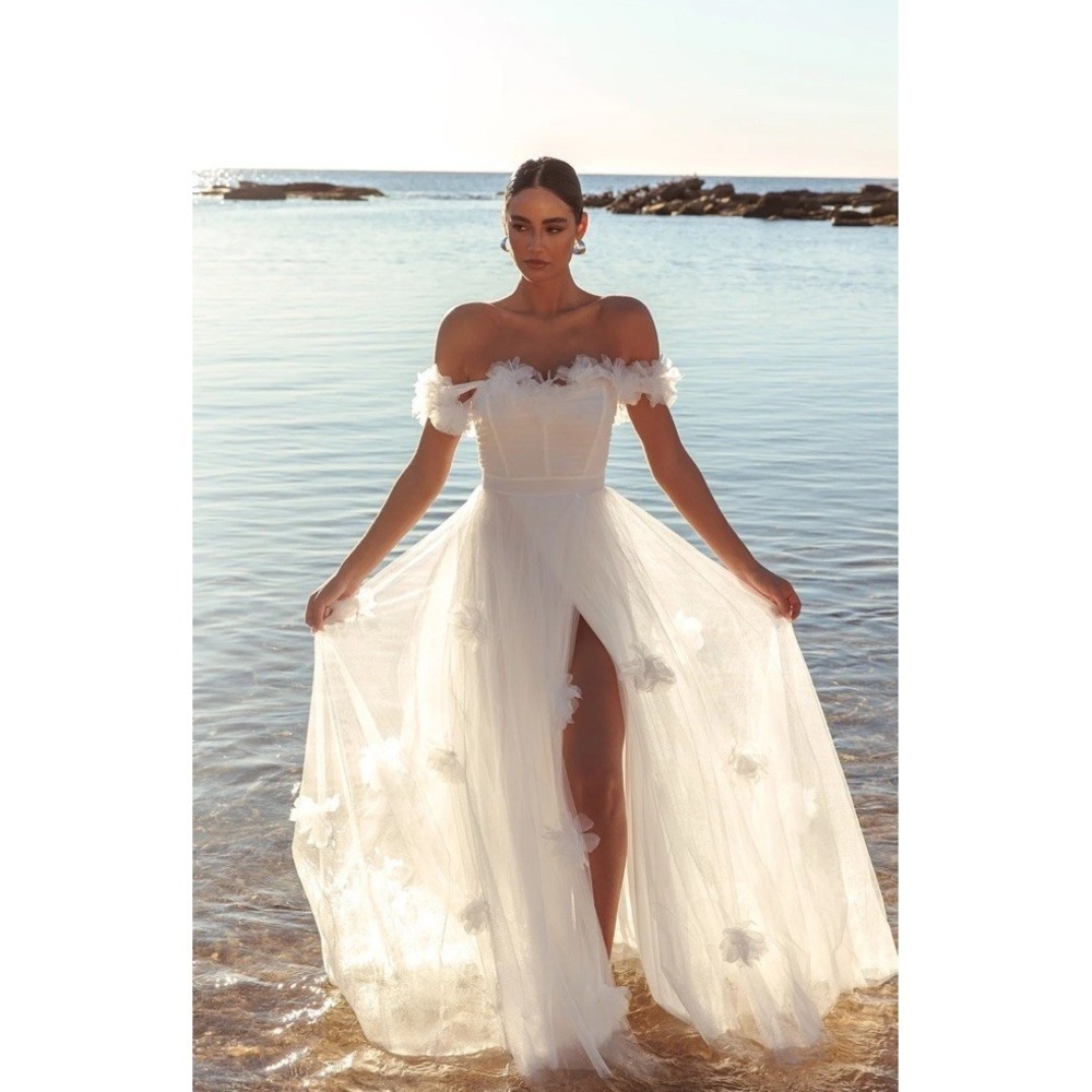 Selfie Leslie Good Things Tulle Maxi Dress White/Ivory Rosette Sz M New w/ Flaw